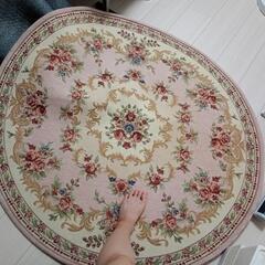 ゴブリン調の薔薇の丸い絨毯、傘の画像
