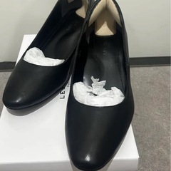 【未使用に近い】LES MUES femme 就活 冠婚葬祭　パンプス本革24.5cmの画像
