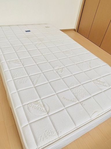 【ヘタリ無し】　マニフレックス　フラッグFX セミダブル　マットレス