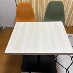 オカムラテーブル＆椅子の画像