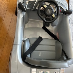 子供用自動車　アウディの画像
