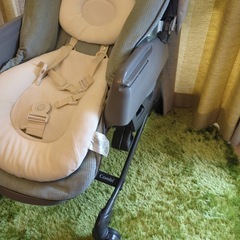 Combi ベビーチェア グレー トレイ付きの画像