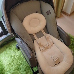 Combi ベビーチェア グレー トレイ付きの画像