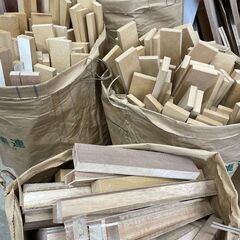 薪　キャンプ・ストーブなどに　木工屋から出る薪　カット加工済み　引き取りのみ　シーズン到来バーベキューのお供に7.7.18の画像