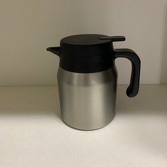 【美品】プール キャンプ　部活　
水筒　保冷　卓上ポット1.0Lの画像