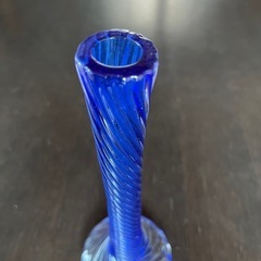 ブルーのガラスの一輪挿し　メーカー不明　シンプル　花瓶　花器の画像
