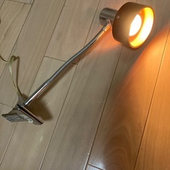 卓上ライトの画像