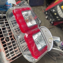 ダイハツ　ウェイクLA700SLA710S純正左テールライトの画像
