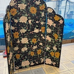衝立 レトロ パーテーション 花柄 間仕切り 黒×花柄 竹 椿 高さ183㎝ 3枚式 折り畳み式 アジアンの画像