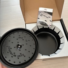 新品未使用　STAUB 鍋　赤の画像