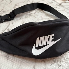 NIKE メンズブラック　ボディバッグの画像
