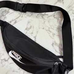 NIKE メンズブラック　ボディバッグの画像