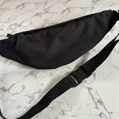 NIKE メンズブラック　ボディバッグの画像