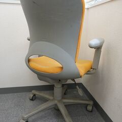 中古 オフィスチェア PLUS製 1脚の画像