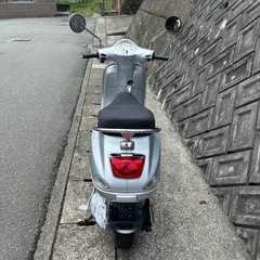ピアジオベスパLX125の画像