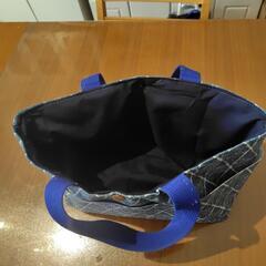 ハンドメイド　横長トートバッグ　外ポケット付きの画像