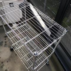 ほぼ新品 キャスター付き メタルラックの画像