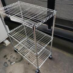 ほぼ新品 キャスター付き メタルラックの画像