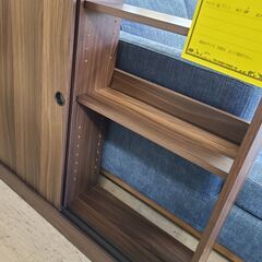 J1082【リユースのサカイ柏店】カウンター下収納　スリム本棚　引き戸収納　クリーニング済　参考価格10,775円の画像