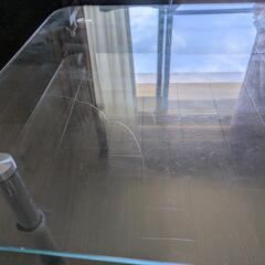 ガラステーブルの画像