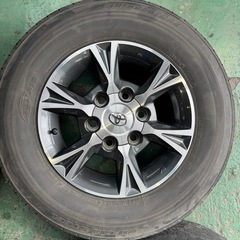 200系　ハイエース　純正アルミホイール、タイヤセットの画像