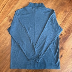 UNIQLO　ソフトタッチハイネックT ★辻堂まで！の画像