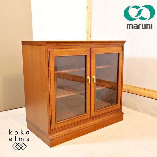 人気のmaruni(マルニ)の地中海シリーズのコンパクトなサイドボードです！！クラシックなデザインが印象的なアンティーク調のリビングボードはキッチンのカップボードなどにもおススメです♪