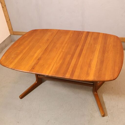 チーク材の原産地シンガポールで製造していたデンマークの家具メーカー