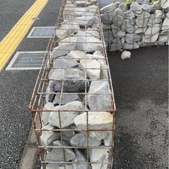 ロックガーデン　ロックフェンス ナチュラルロック付き　500キロくらい 中古 ①高83×横幅192×奥33 ②高40×横幅192×奥の画像