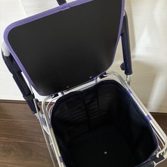 高齢者向けのショッピングカートの画像