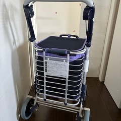 高齢者向けのショッピングカートの画像