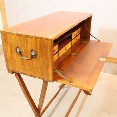 THE CONRAN SHOP(コンランショップ)取扱い、フランスの高級家具ブランド STARBAY(スターベイ)のIndochine ローズウッド ライティングデスクです。クラシックなデザインの机♪の画像