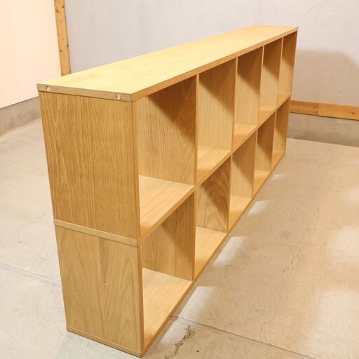 人気の無印良品(MUJI)のオーク材 2段・5列スタッキングシェルフです。追加棚で用途に応じてカスタマイズ可能な万能シェルフ♪リビング