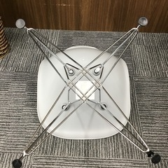 デザインチェア グレーの画像
