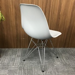 デザインチェア グレーの画像