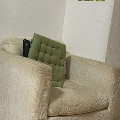 3 seater sofa with 1 extra chairの画像