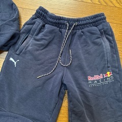 プーマPUMAレッドブルセットアップ　スウェット　ジャージ　Sサイズ　パーカー　ハーフパンツ　ショーツ　の画像