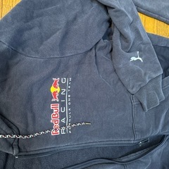 プーマPUMAレッドブルセットアップ　スウェット　ジャージ　Sサイズ　パーカー　ハーフパンツ　ショーツ　の画像