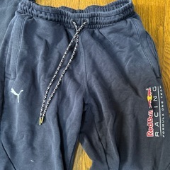 プーマPUMAレッドブルセットアップ　スウェット　ジャージ　Sサイズ　パーカー　ハーフパンツ　ショーツ　の画像