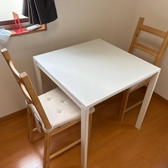 IKEA ダイニングテーブル＆チェア2脚セット（2人用）の画像