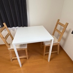IKEA ダイニングテーブル＆チェア2脚セット（2人用）の画像