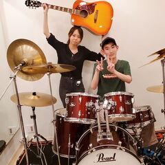 板橋区の隠れ家的ドラム教室で新しくギターコースを開講しました！曜日、時間限定枠募集！初心者のみなさんに楽しく教えます！小中高生から主婦、シニアの方まで大歓迎！発達に悩みを抱えているお子さん受け入れます！池袋、要町、大山からアクセス可能！の画像