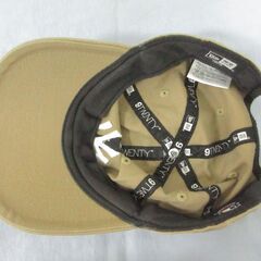 ( M-671 )NEW ERA ニューエラ NY ニューヨークヤンキース キャップ 帽子 ベージュ 頭囲調節可能 中古の画像