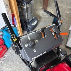 札幌市内配送可 動作良好 HONDA ホンダ 9馬力 除雪機 HSS970n(J) HST搭載 電動シューター 稼働118時間の画像