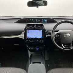 高年式で高燃費なプリウス(*^。^*)の画像