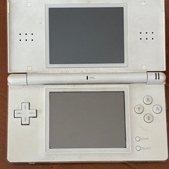 最終値下げ！　すぐ遊べる　ニンテンドーDS + ソフト 5本セット！ ドラクエ キングダムハーツの画像