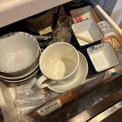 皿や鍋などの画像