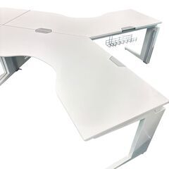 2台セット okamura オカムラ プロユニット 120° ブーメランデスク ホワイト 幅2240㎜ 中古 机 オフィス 家具の画像