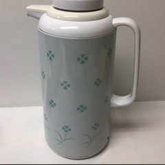 有田焼の急須とポットの画像