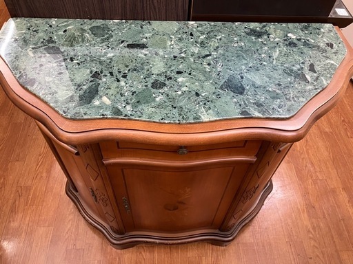 【軽トラック無料貸出中！】 アンティークキャビネット 入荷しました！